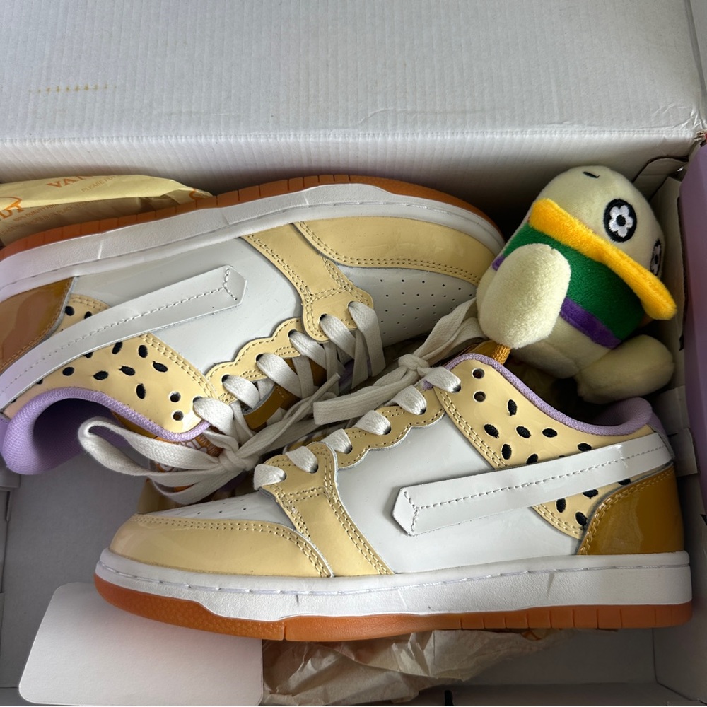 Vandy the Pink burger sneakers